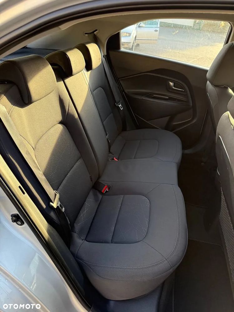 Kia Rio - 12