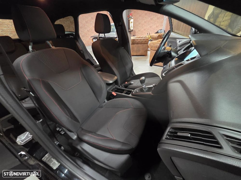 Ford Focus SW 1.5 TDCi ST-Line - 25