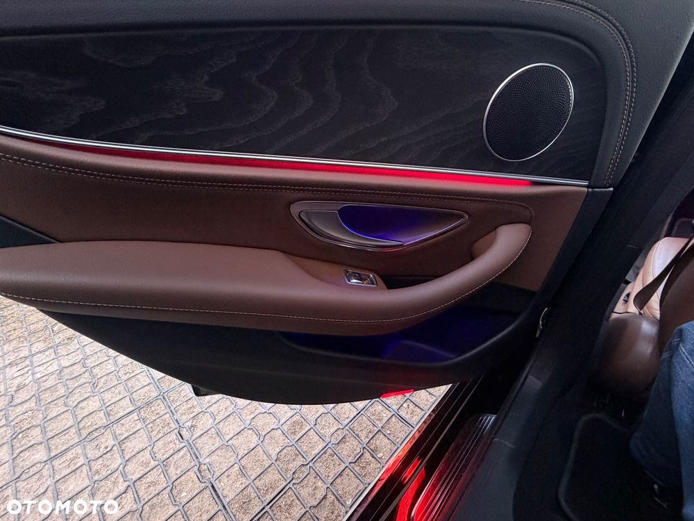 Mercedes-Benz Klasa E 300 de 4Matic 9G-TRONIC Exclusive - 3