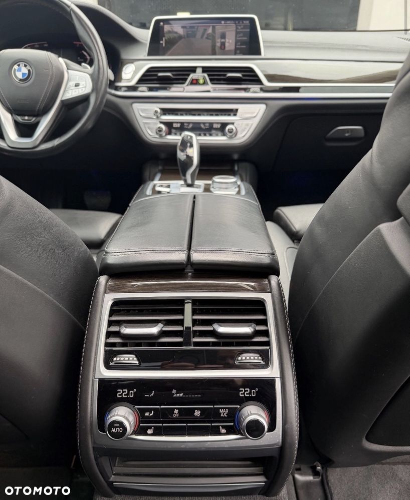 BMW Seria 7 740Li - 30