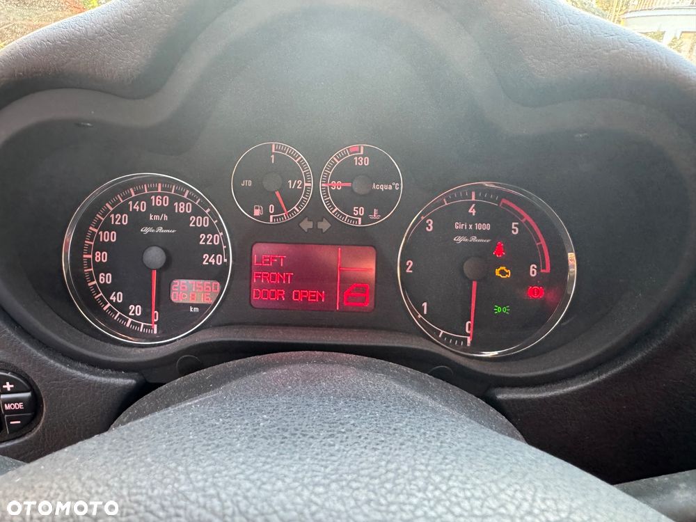 Alfa Romeo 147 1.9 JTD 8V M-Jet DPF Distinctive - 7