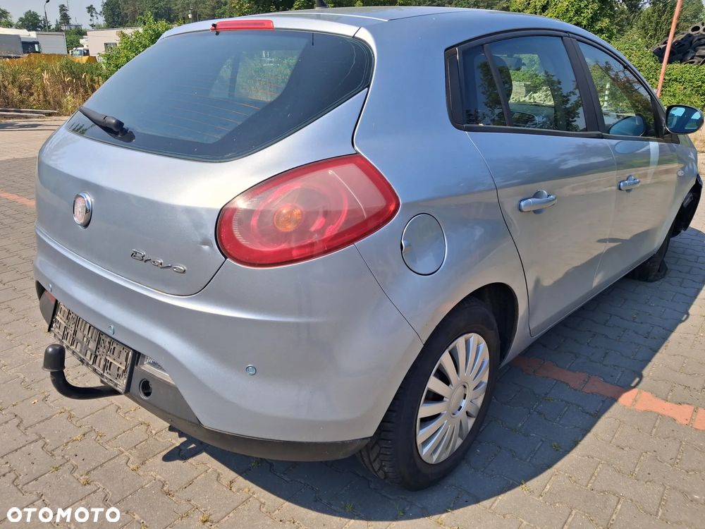 Fiat Bravo II 2 silnik kompletny 1.9 JTD Multijet diesel 192A8000  198AXB1A  skrzynia biegów sprzęgło dwumasa drzwi klapa błotnik lusterko lakier 336/B morski niebieskie lewarek wybierak stacyjka sterownik moduł wiązka zbiorniczek alternator rozrusznik maglownica przepływomierz wąż przewód obudowa osłona atrapa podszybie mechanizm silniczek głośnik radio konsola wyświetlacz zegary moduł komfortu szyba mcperson amortyzator sprężyna sanki wahacz tłumik wydech kolektor zacisk hamulcowy pompa pompka ABS półoś hak holowniczy lampa czujnik parkowania fotele panel sterowania klimatyzacji wykładzina kierownica manetki zwijak Air bag schowek konsola zamek klamka wspomaganie NA CZĘŚCI wszystkie części - 6