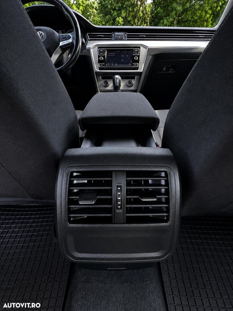 Volkswagen Passat 2.0 TDI DSG Trendline - 14
