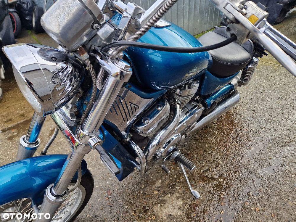 Suzuki Intruder - 34