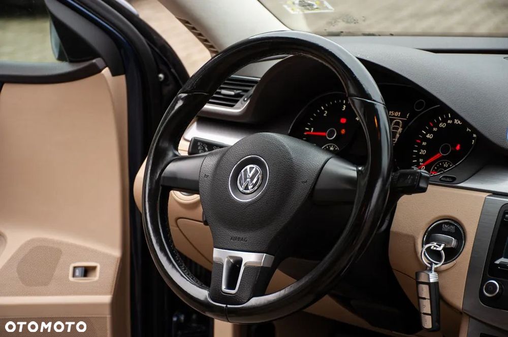 Volkswagen Passat 2.0 TDI Comfortline - 34