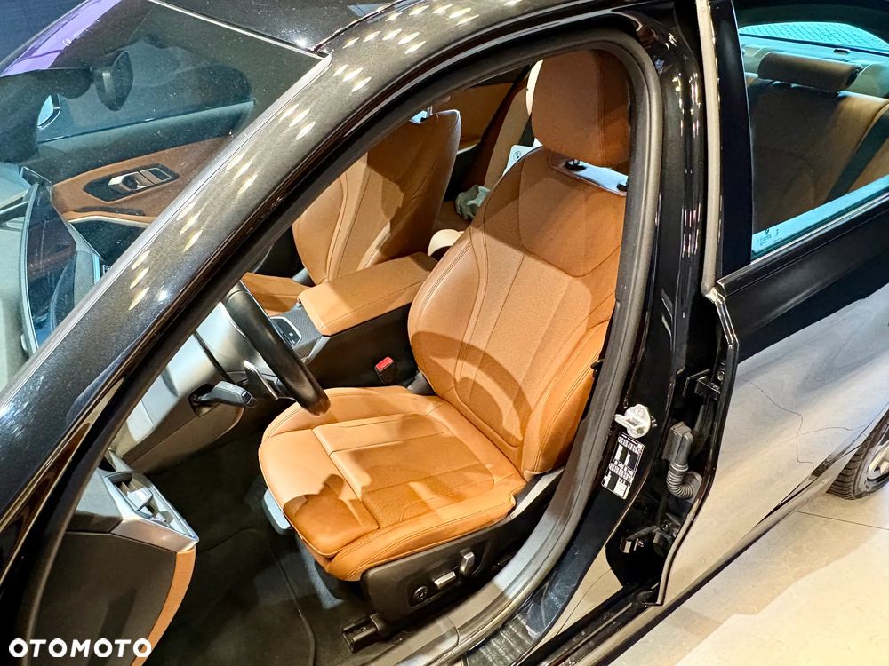 BMW Seria 3 318i M Sport - 10