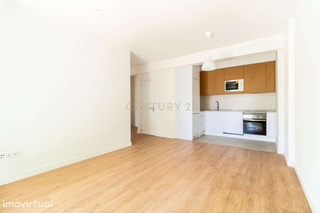 T2 Remodelado a Estrear com pequeno Terraço e Excelente Localização - Grande imagem: 2/14