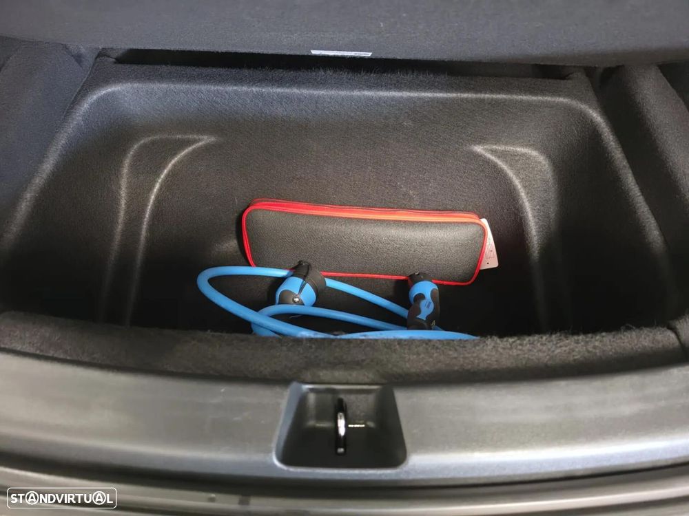 Tesla Model Y Performance Dual Motor AWD - 27
