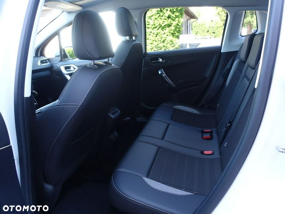 Peugeot 2008 1.2 Pure Tech Style S&S - 11