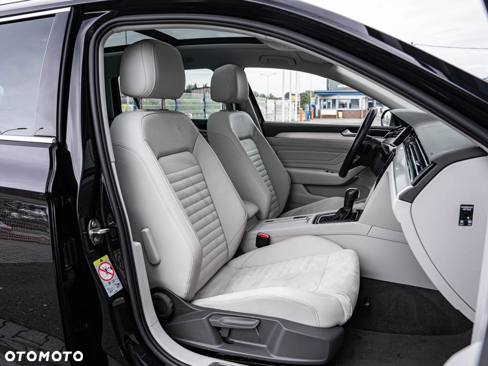 Volkswagen Passat 2.0 TSI Elegance DSG - 24