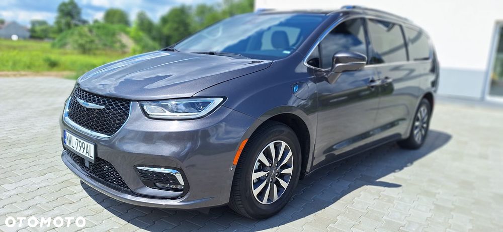 Chrysler Pacifica - 1
