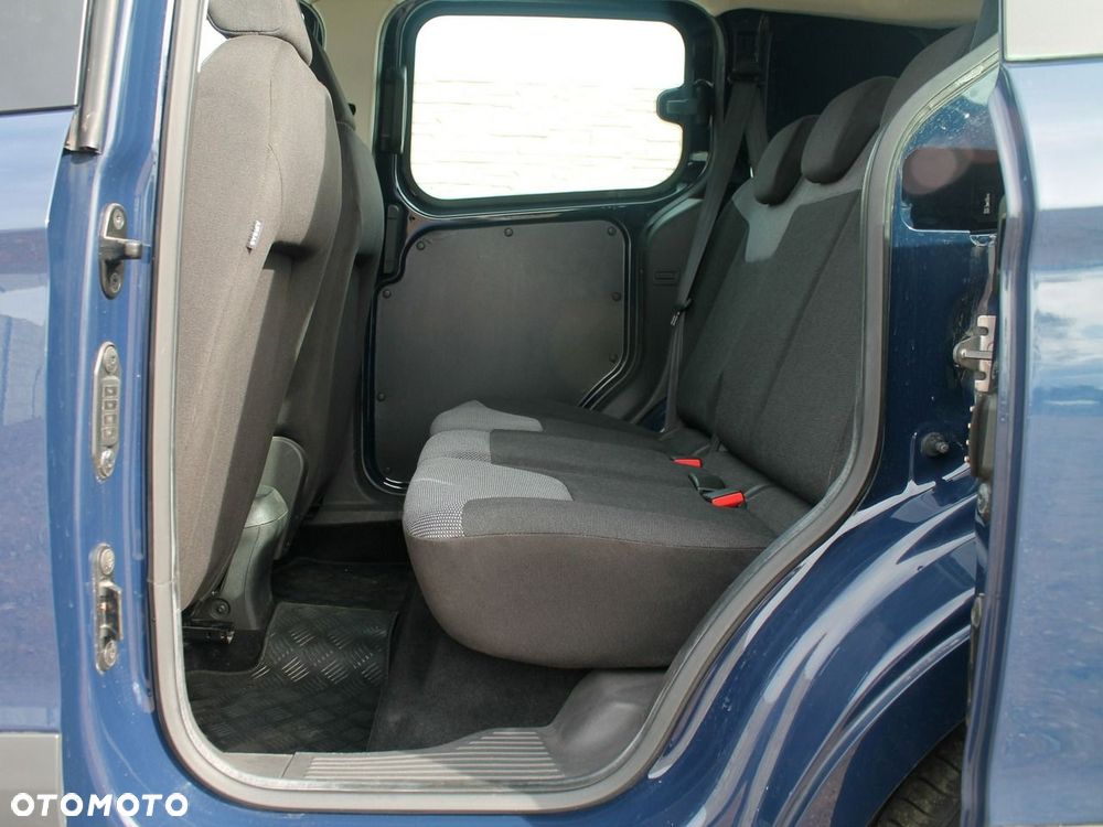 Ford Transit Courier - 26