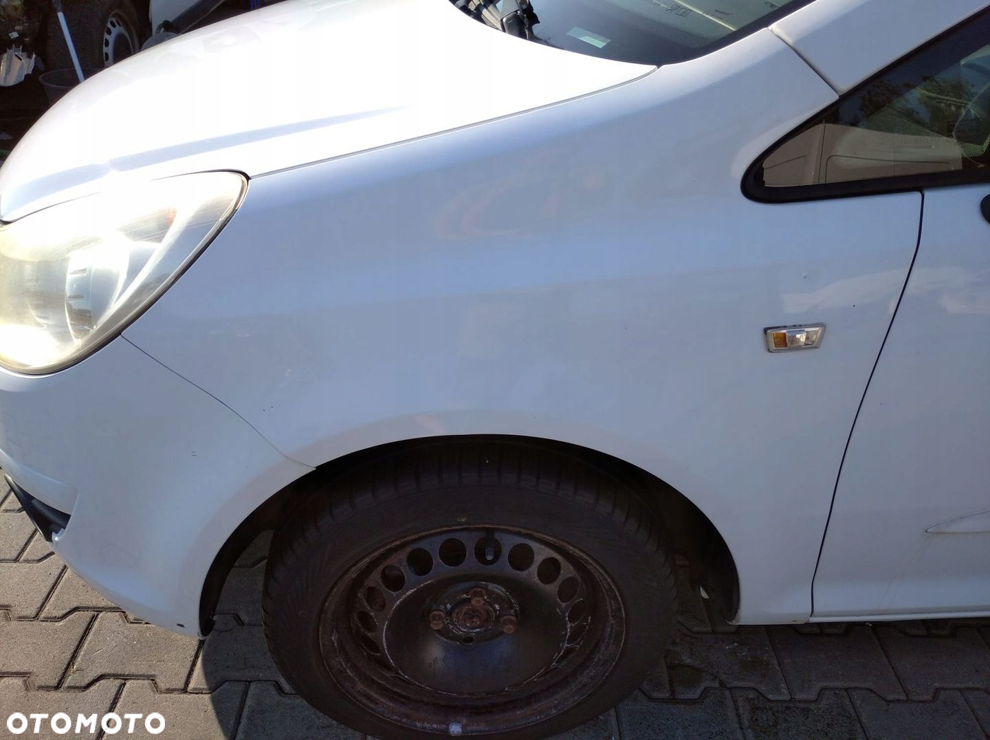 OPEL CORSA D S07 BIAŁY BŁOTNIK PRZÓD LEWY Z10U / Z474 - 16