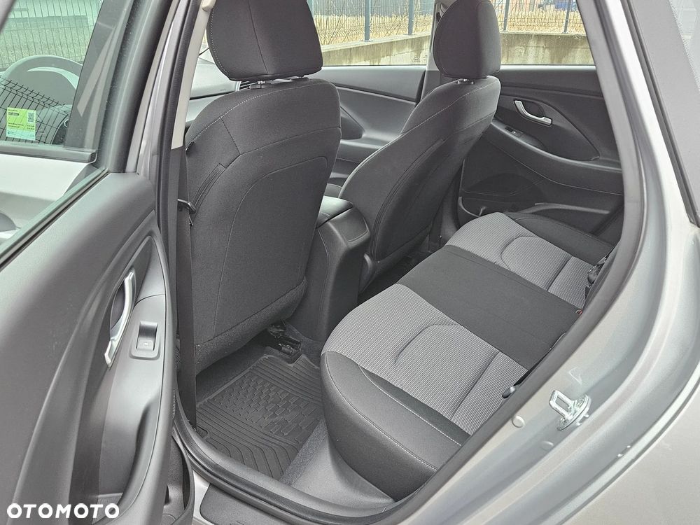 Hyundai i30 1.5 DPI Classic + - 18