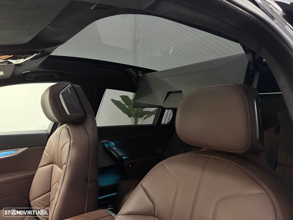 BMW 760 M760e xDrive - 17