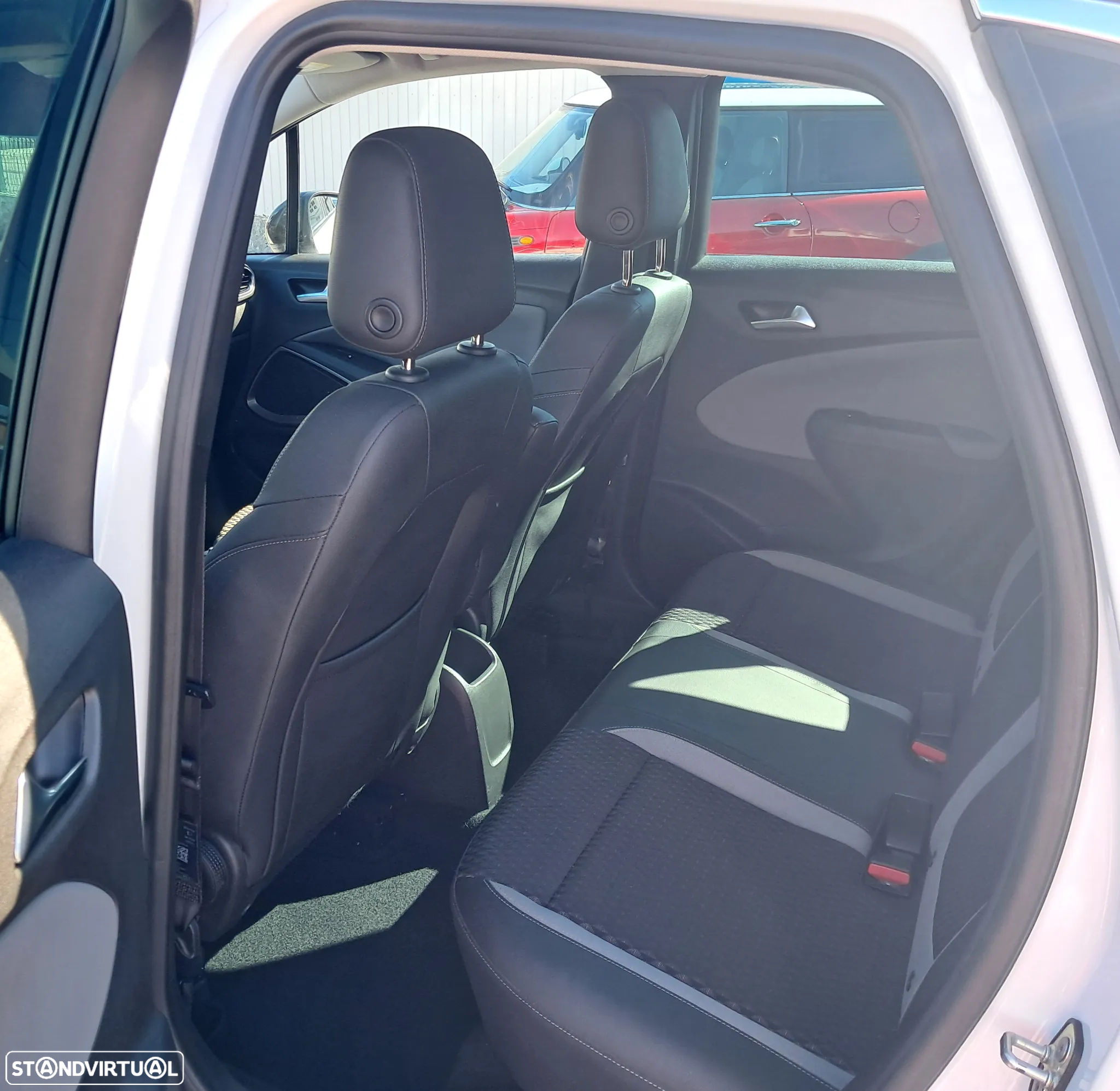 Opel Crossland X 1.2 T Innovation - 11