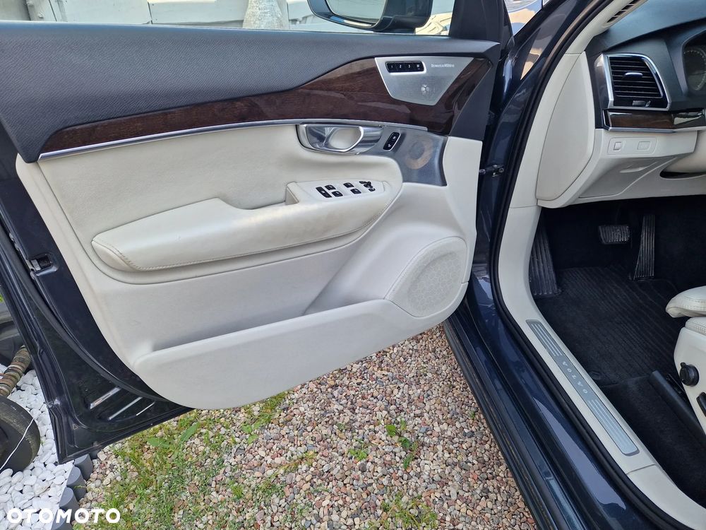 Volvo XC 90 D5 AWD Momentum - 32