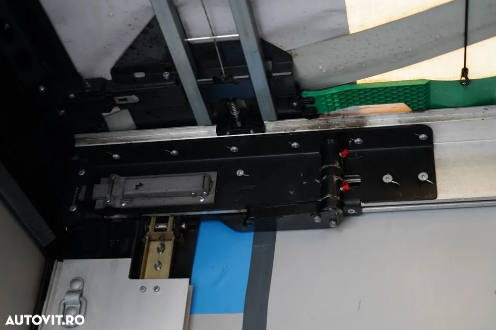 Wielton REMORCĂ CU CORTINĂ WIELTON STANDARD / ACOPERIȘ LVT / SISTEM BDE - STALPINI CULISANȚI / AXĂ RIDICABILĂ / PUȚIN FOLOSITĂ - 24