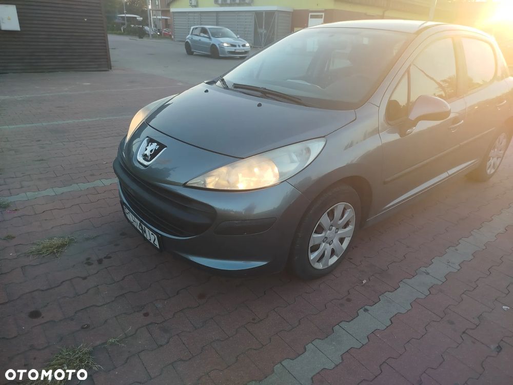 Peugeot 207 - 1