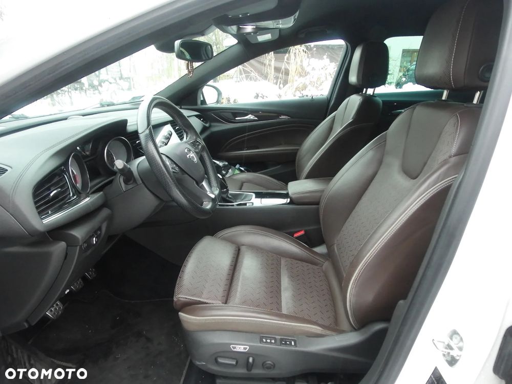 Opel Insignia - 15