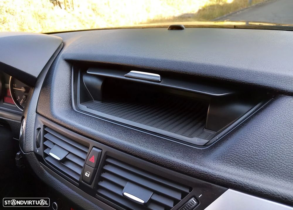 BMW X1 18 d sDrive - 23