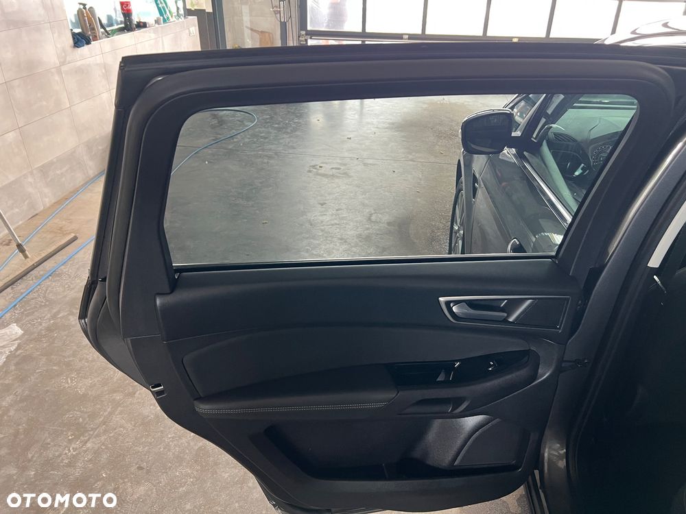 Ford S-Max - 19