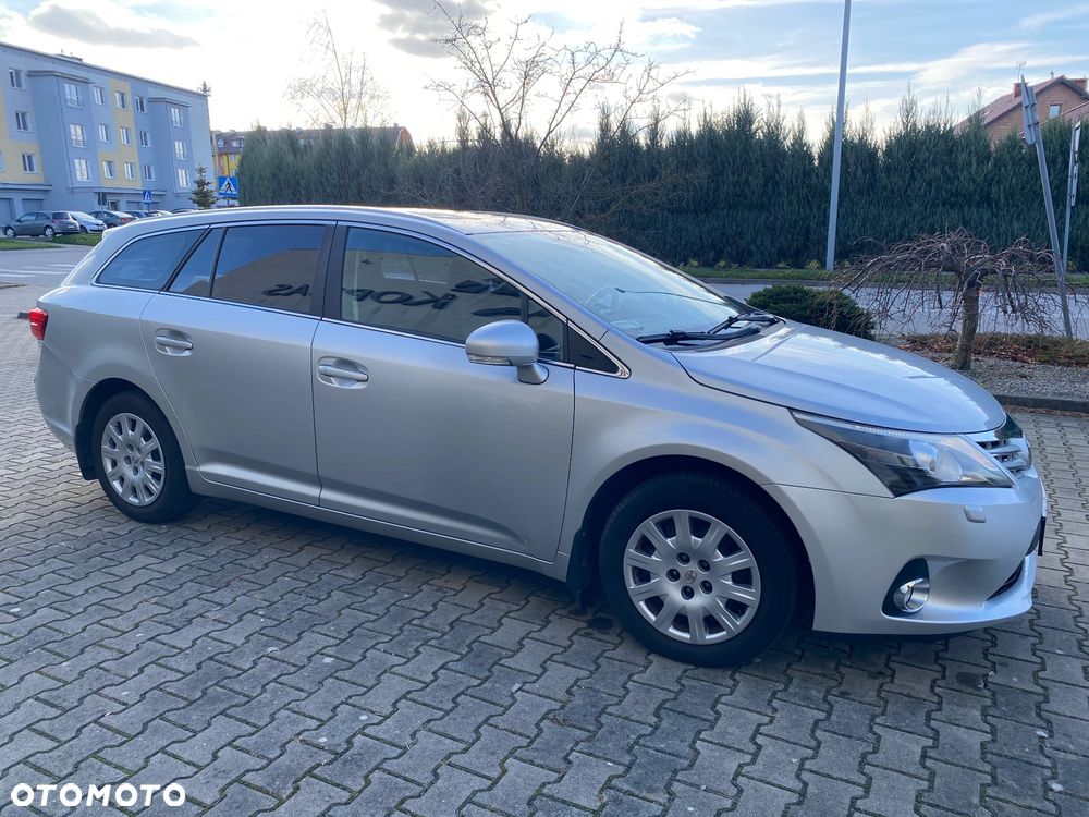 Toyota Avensis 1.8 Sol plus NAVI - 13