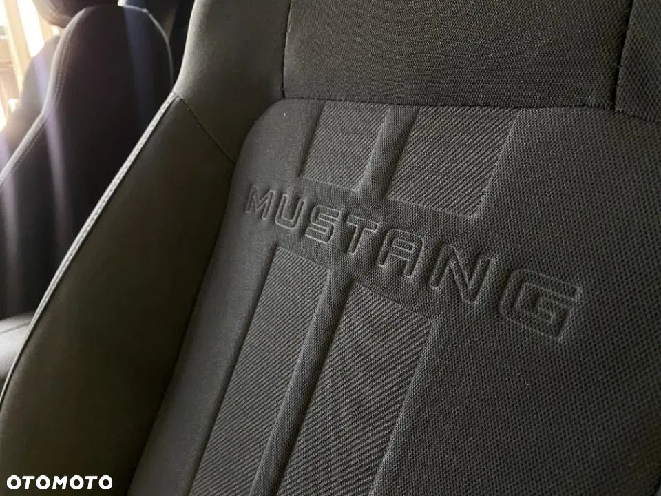 Ford Mustang - 8