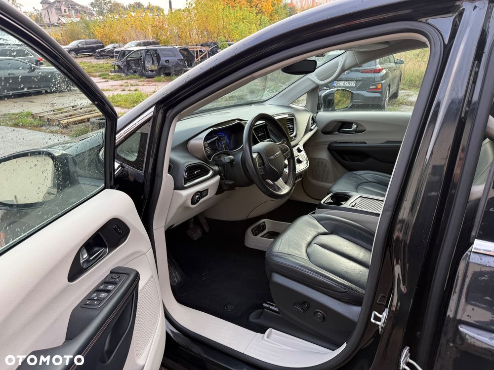 Chrysler Pacifica - 17