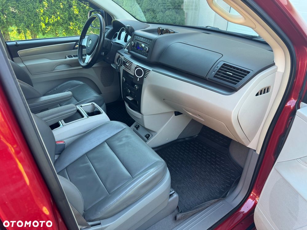 Volkswagen Routan - 7