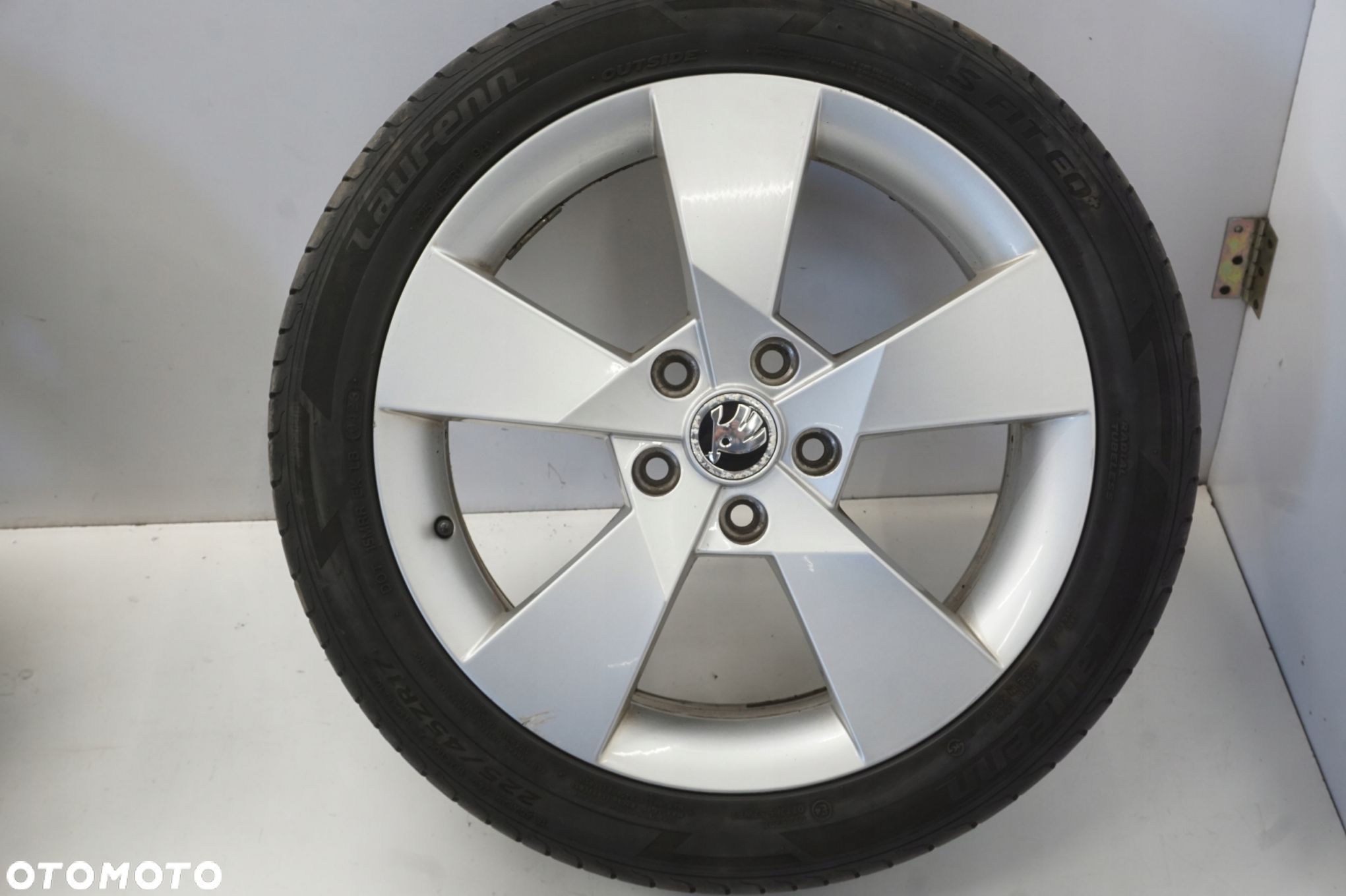SKODA OCTAVIA III FELGA ALUMINIOWA 17" 5X112 ET49 5E0601025D - 1