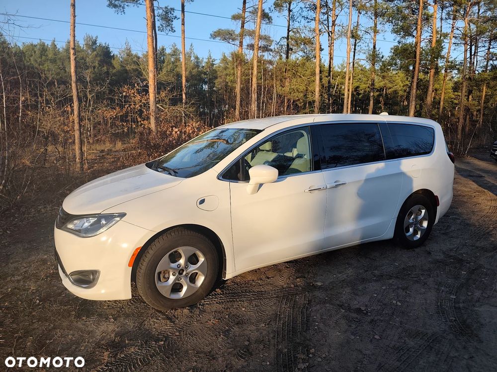 Chrysler Pacifica - 2