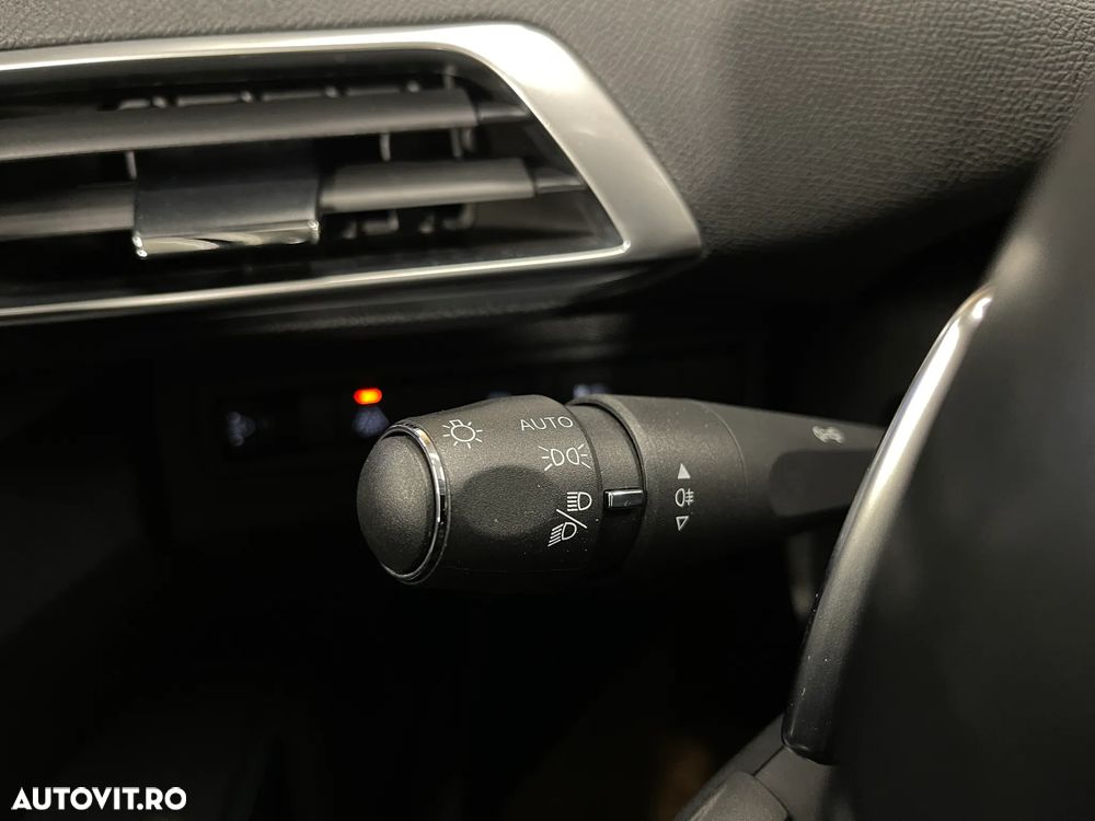 Peugeot 3008 225 e-EAT8 Allure Pack - 27