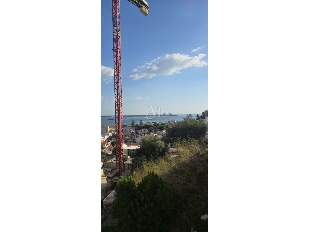 Apartamento T3 com otimas áreas a 5 minutos da Avenida Luisa Todi - Grande imagem: 4/40