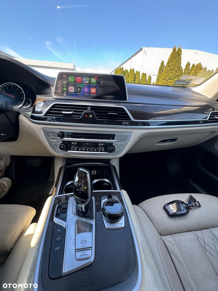 BMW Seria 7 750i xDrive - 16
