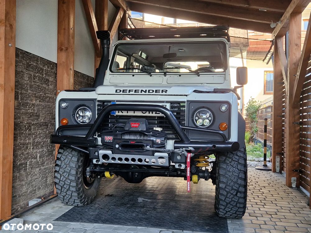 Land Rover Defender - 1