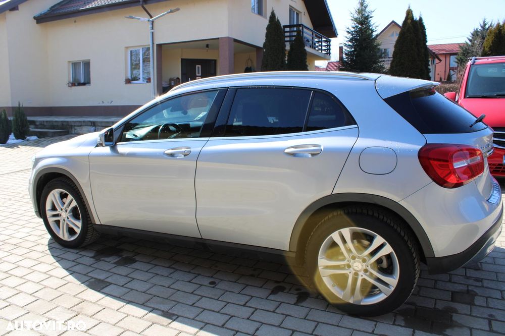 Mercedes-Benz GLA 220 CDI 4MATIC 7G-DCT - 5