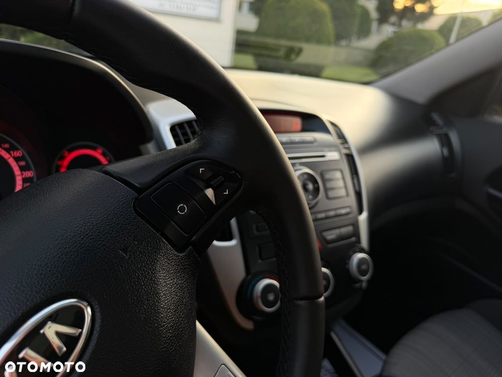 Kia Ceed 1.4 CVVT Dream-Team Edition - 23