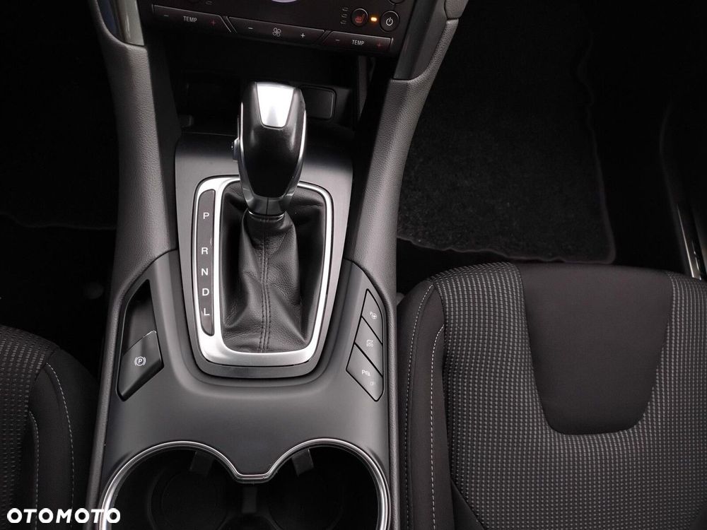 Ford Mondeo 2.0 Hybrid Titanium - 24