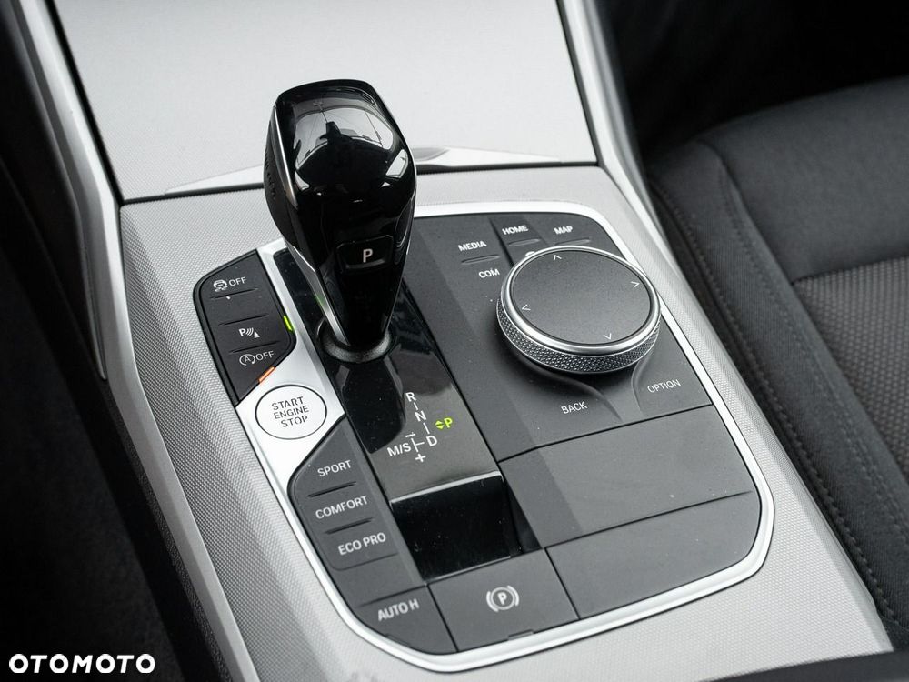 BMW Seria 3 318i - 16