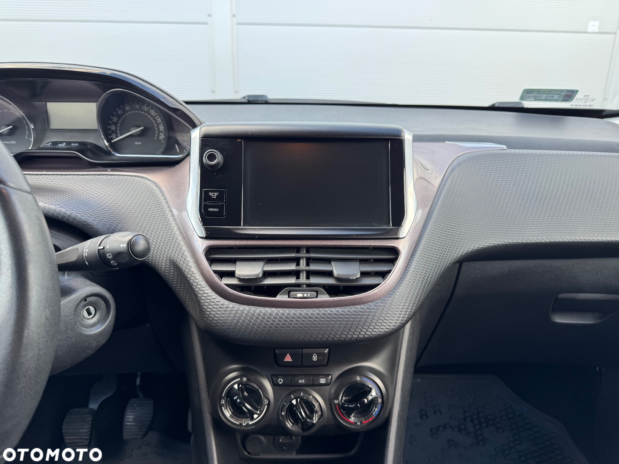 Peugeot 2008 1.2 Pure Tech Active - 12