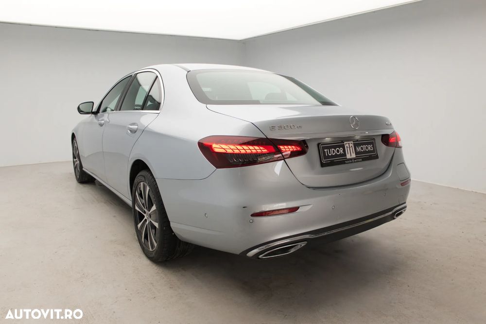Mercedes-Benz E 300 4MATIC 9G-TRONIC Avantgarde - 4