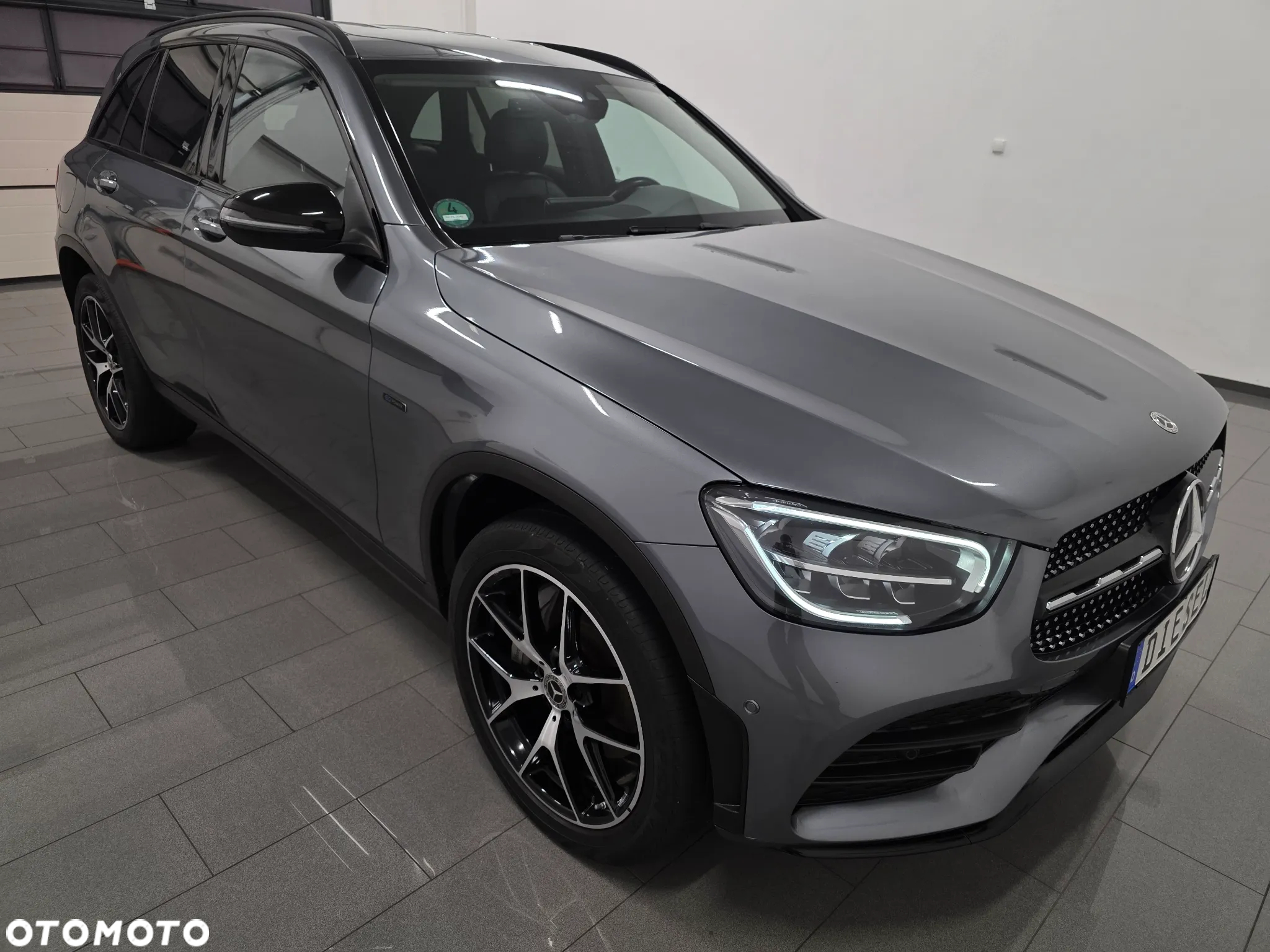Mercedes-Benz GLC 220 d 4Matic 9G-TRONIC AMG Line Plus - 32