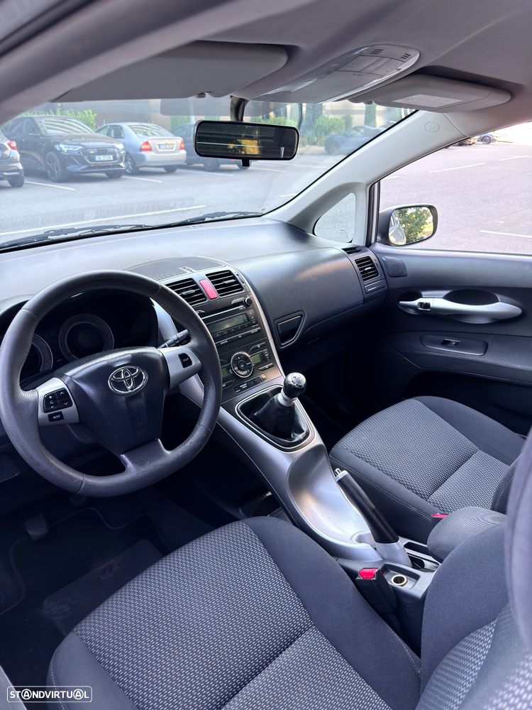 Toyota Auris 1.4 D-4D nacional - 7