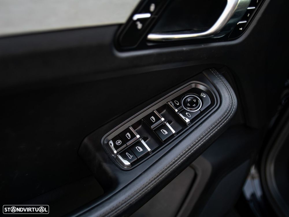 Porsche Macan S - 30