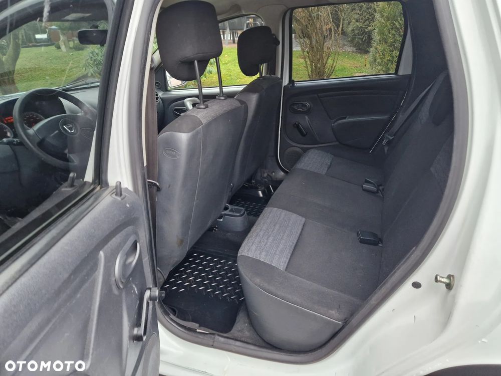 Dacia Duster 1.6 16V 105 4x4 Laureate - 8