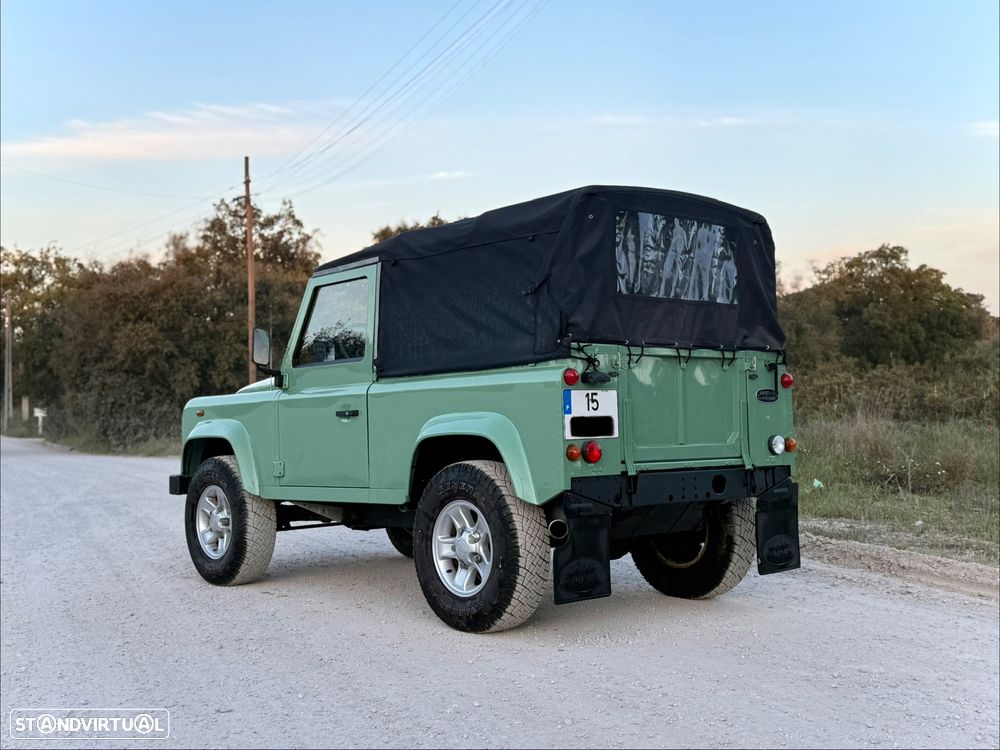 Land Rover Defender 90 2.4 CRD E - 3