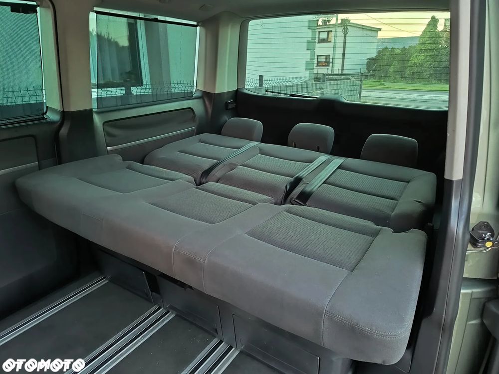 Volkswagen Multivan - 11