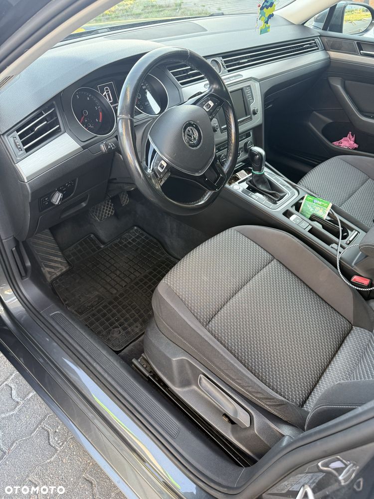 Volkswagen Passat - 8