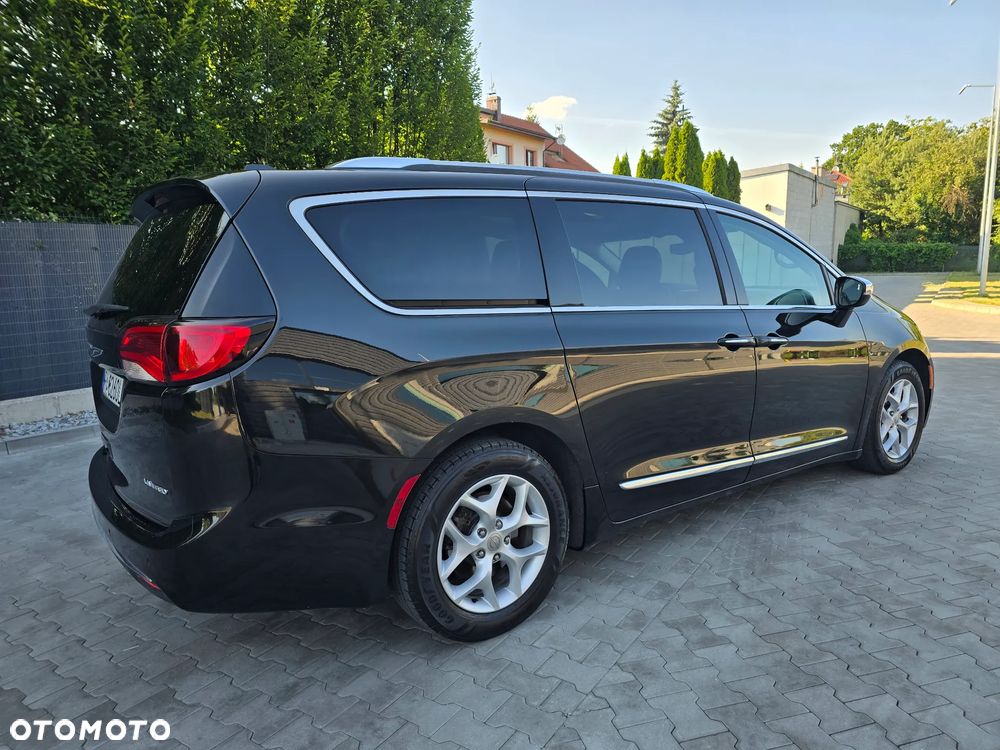 Chrysler Pacifica - 6